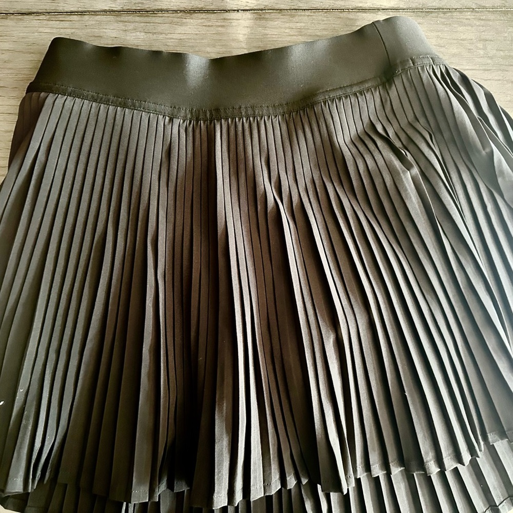 Lululemon Black Pleated Skirt - like new